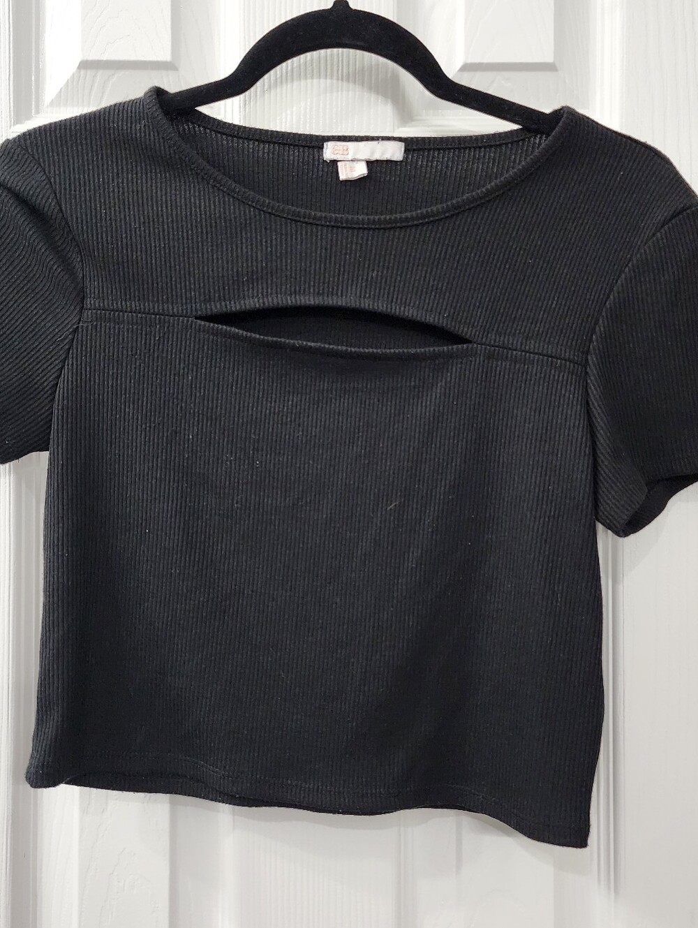 Gianni Bini Black Ribbed Short Sleeve Crop Top with Front Cutout Size: Medium